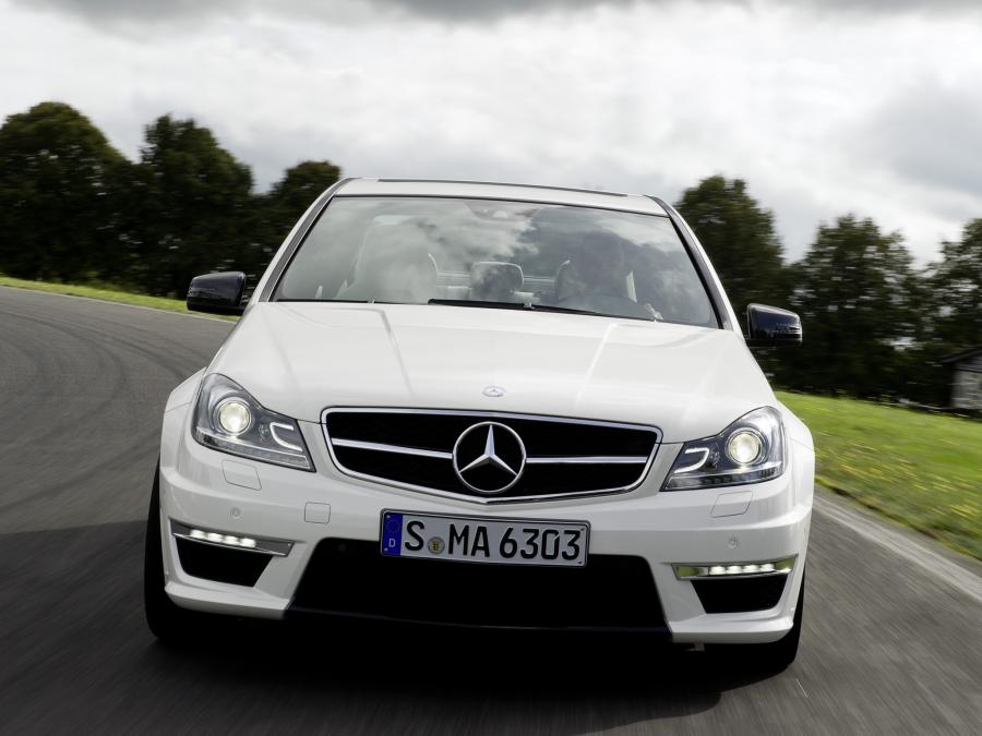  Mercedes-Benz C63 AMG 2011 года  (фото 1 из 25)